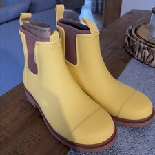 Merry People Bobbi Ankle wellington Rain Boots Sunflower yellow 