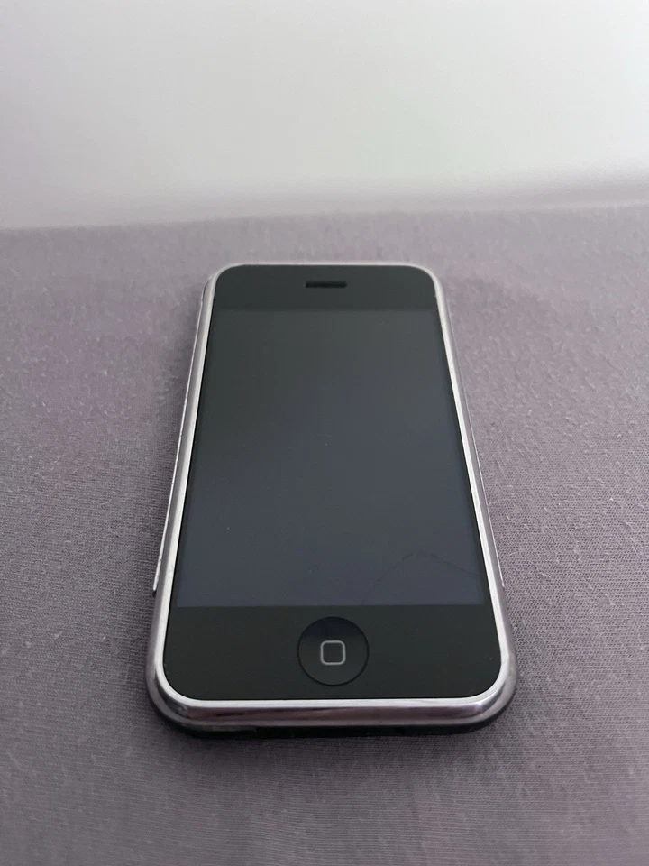 Apple iPhone 2g 1st Generation 8GB - Image 2 of 4