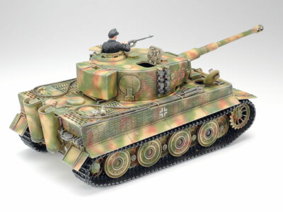 Tamiya 1/35 Model Kit Heavy tank Tiger I late production type from