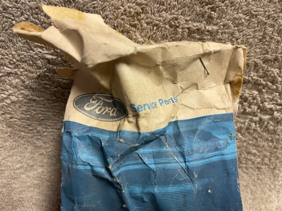 NOS FORD D8BZ-16828-A 1978-83 FAIRMONT MERCURY ZEPHYR HOOD ROD RETAINER - Image 3 of 4