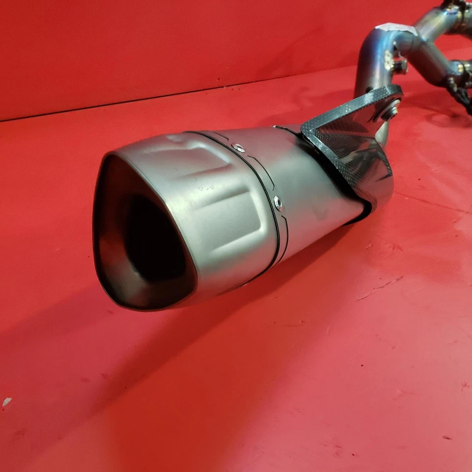 YAMAHA YZF R1 AKRAPOVIC EXHAUST SYSTEM 2021 - Image 3 of 4