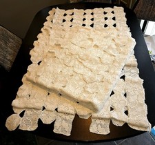 Antiguo (Juego de 2) Detallado Crema Crochet Largo MESA Paño o SOFÁ Corredores
