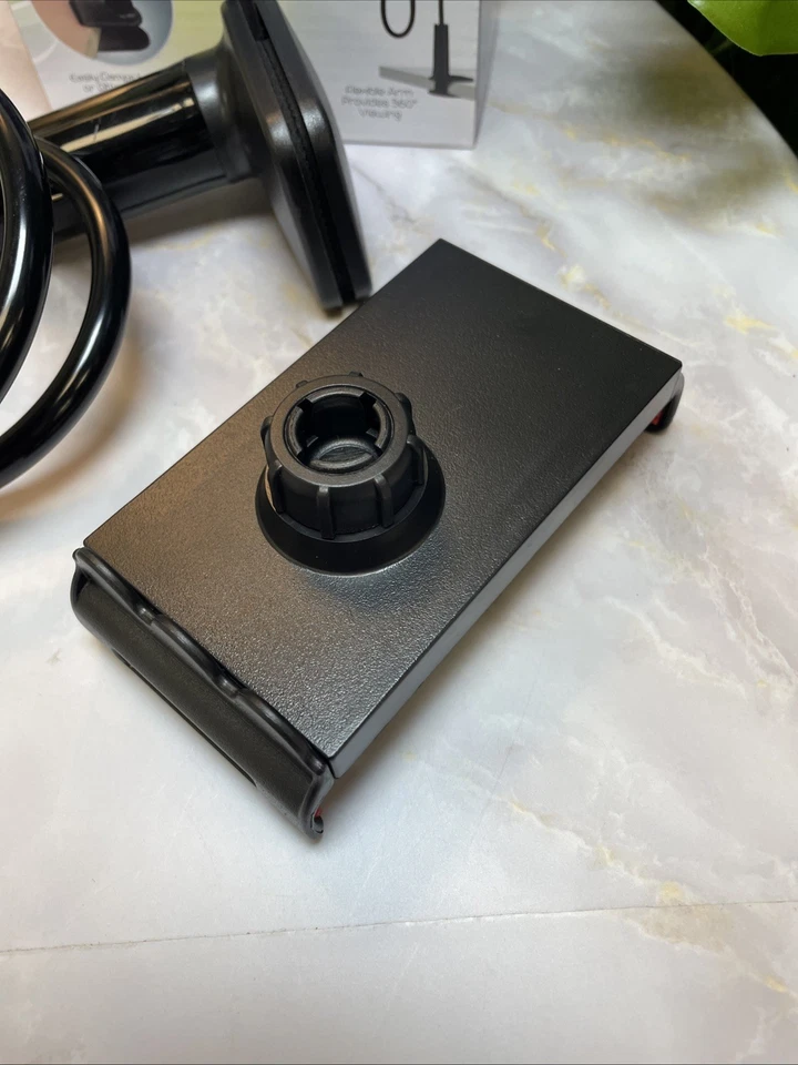 Momentum Brands, Flexible Clamp, Ideal For Phone, Pad, GPS And More. New In Box - Image 2 of 4
