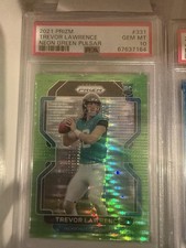 2021 PANINI PRIZM 331 TREVOR LAWRENCE NEON GREEN PULSAR PSA10