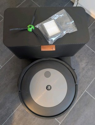 iRobot Roomba j7+ Saugroboter mit autom. Absaugstation - Graphit mit Zubehör 