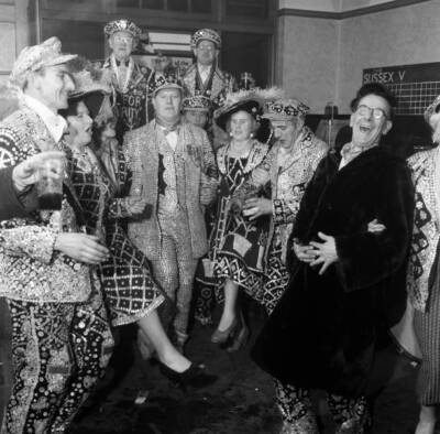 Pearly Kings And Queens In Hackney 1955 Old Photo 1