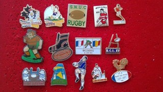 lot de pin's sur le rugby