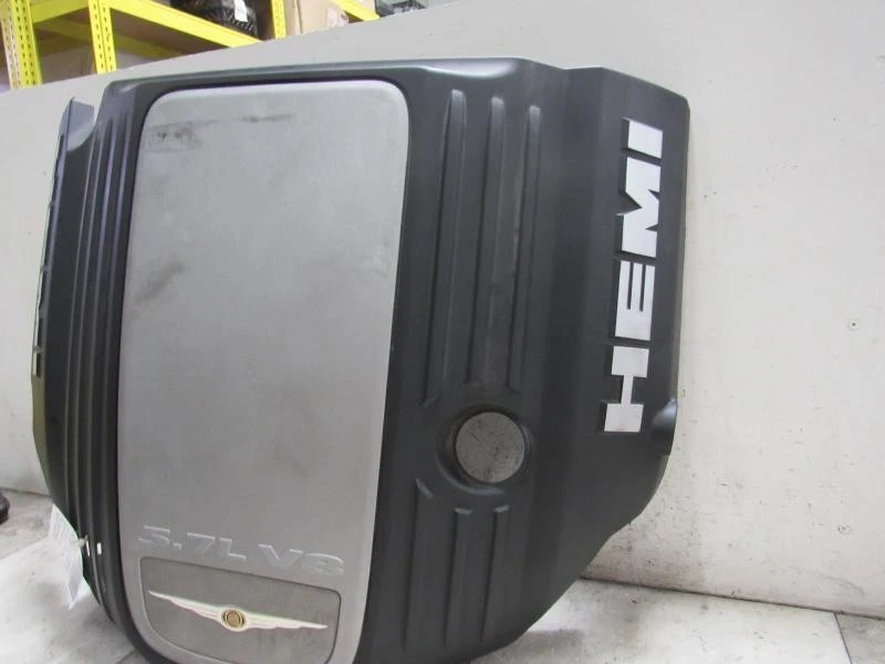 Chrysler 300 2008 cubierta del motor Foto 3 de 4