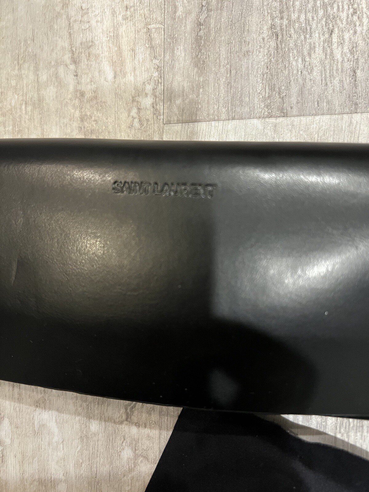 Occhiali da sole marroni Saint Laurent con custodia al dettaglio $295