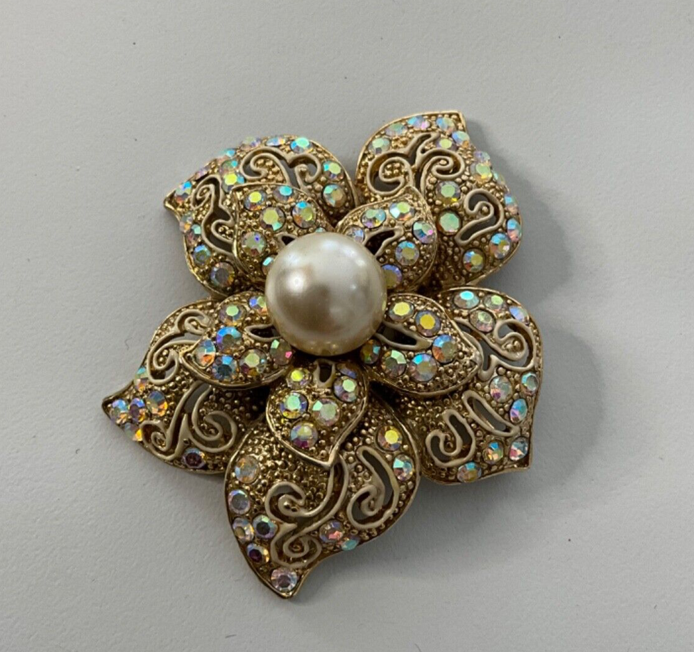 Vintage 3D Gold Tone Flower Brooch with Rhinestones Crystal and Faux Pearl Pendant  