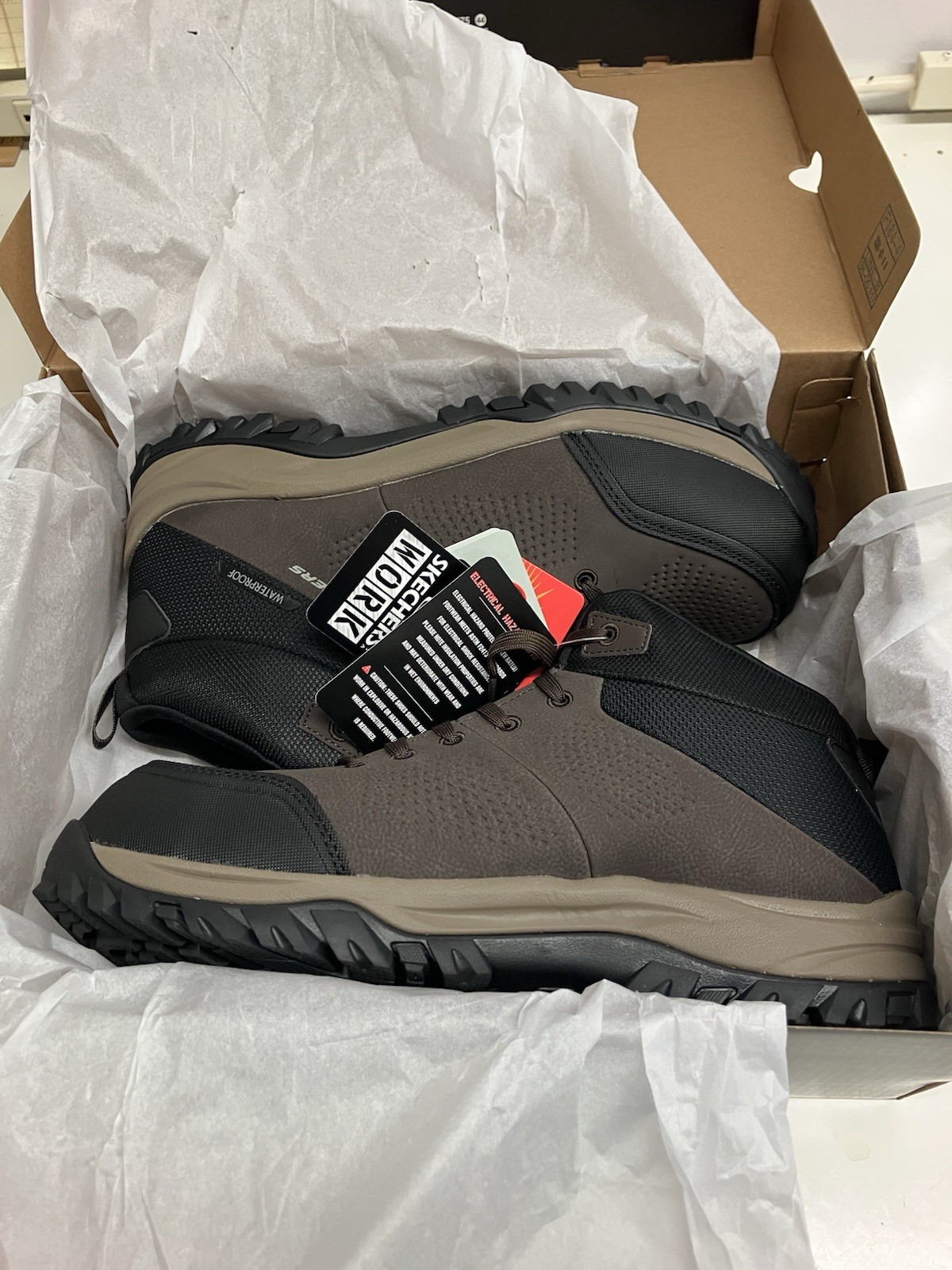 NIB Sketchers Mens Work Boots Waterproof Safety Toe Memory Foam - Size 10.5 Wide