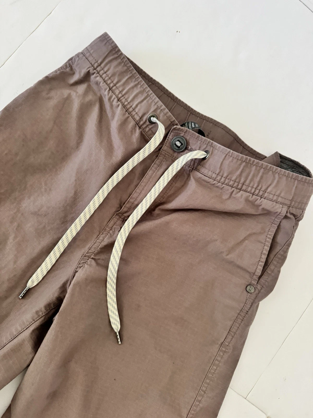 Vuori Women's S Ripstop Wide-Leg Pant Beige Hiking Outdoors Organic Cotton Brown
Opens in a new wind