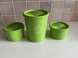 VINTAGE TUPPERWARE 3 CONTAINERS WITH LIDS