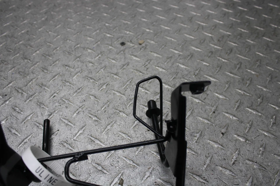 2015 SUZUKI GW250Z ВЕРХНИЙ ОБТЕКАТЕЛЬ ЗЕРКАЛО ДАТЧИКИ СТОЙКА КРОНШТЕЙН 51850-48H10 - Изображение 2 из 4