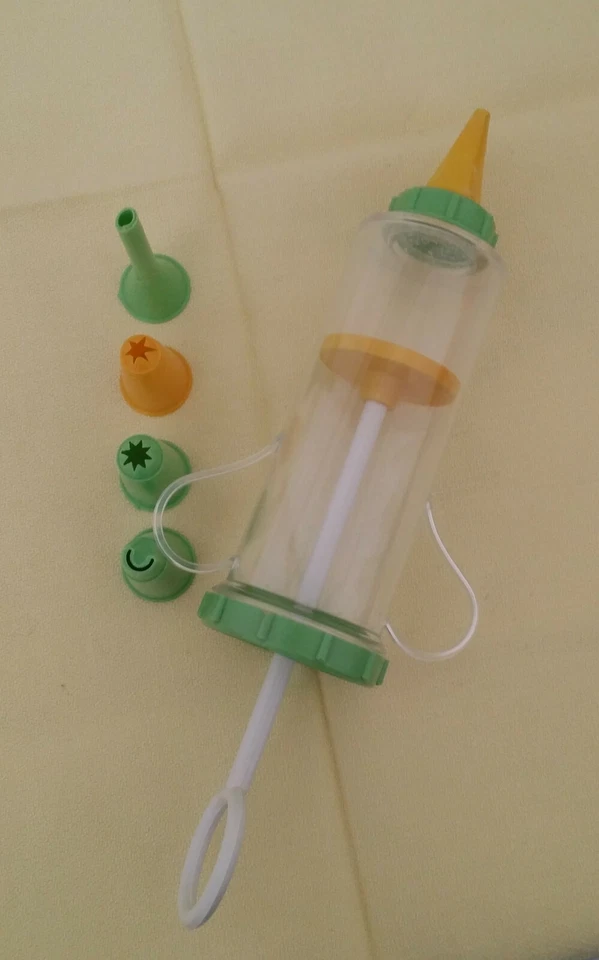 SIRINGA PER DOLCI VINTAGE marca "PRIMA" - ANNI '60 - IN PLASTICA CON 5 UGELLI - Immagine 2 di 4