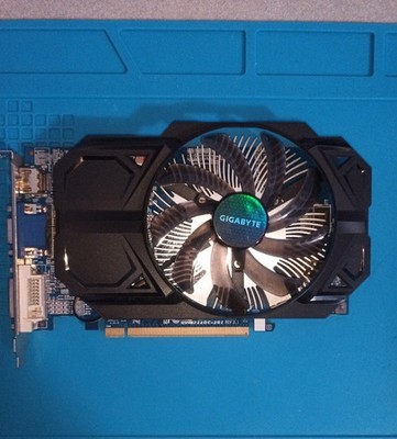 GV-R724OC-2GI Gigabyte Ultra Durable 2 Radeon R7 240 Graphic Card 900 MHz Core 2