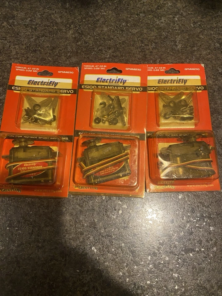 Great Planes Electrifly ES100 Standard R/C Servo com Hardware GPMM1230 - Imagem 2 de 3