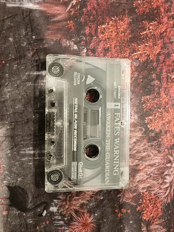 Fates Warning - Awaken the Guardian Cassette Tape Foto 2 de 2