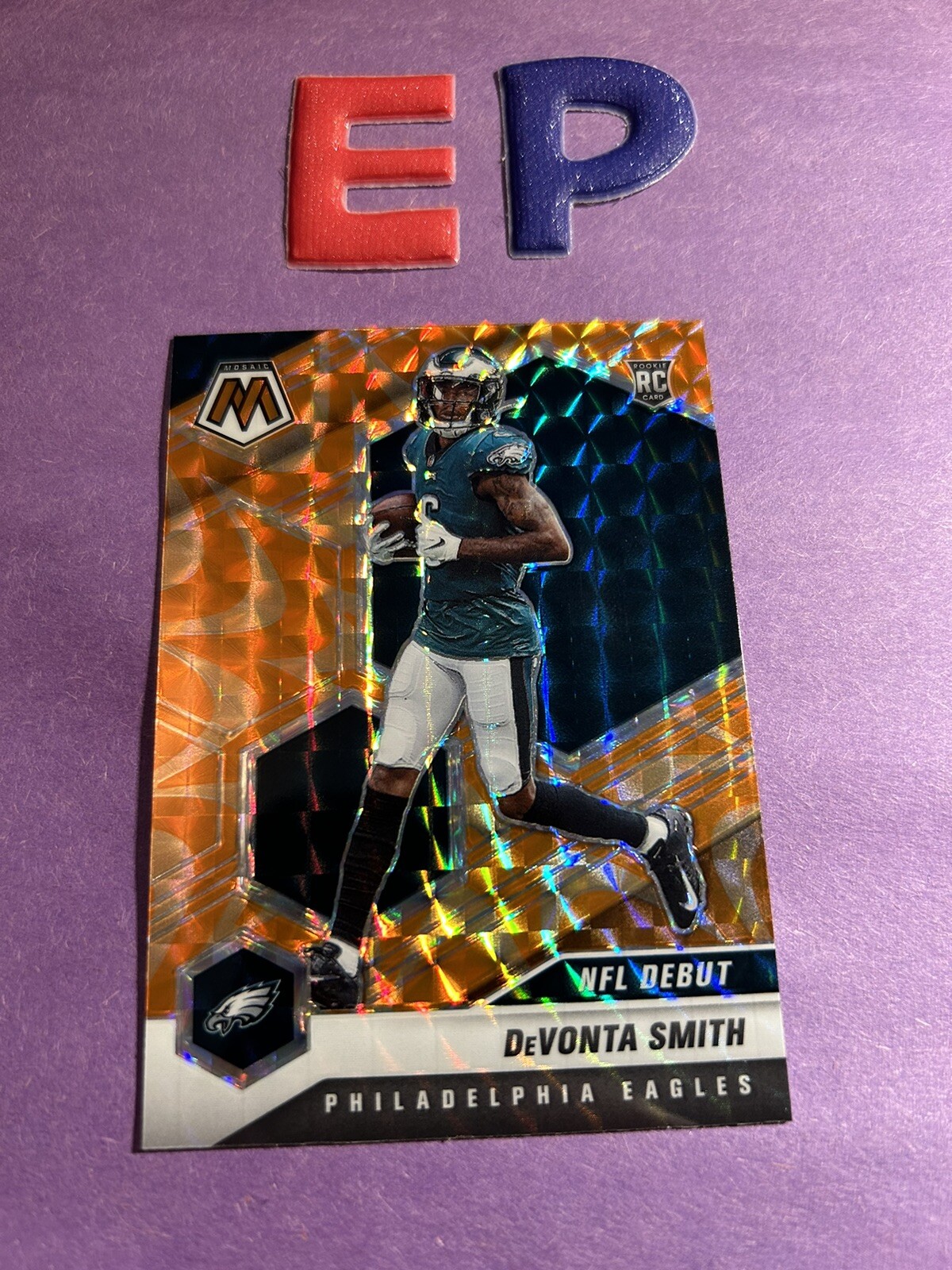 2021 Panini Mosaic NFL Debut Reactive Orange Prizm Devonta Smith #246 Rookie RC
