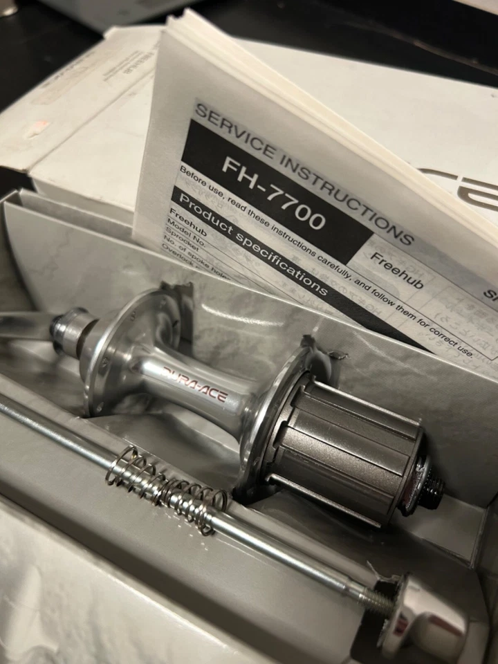 Buje trasero 16H QR para bicicleta de carretera NOS Dura-Ace FH-7700 NUEVO Foto 2 de 4