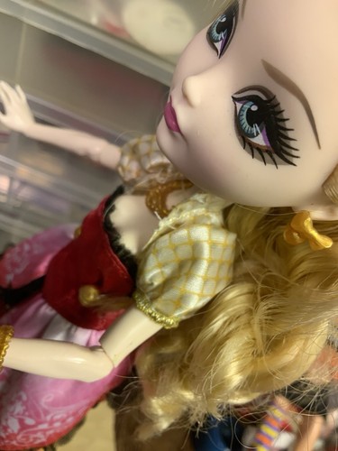 Ever After High Doll 2012 - Picture 10 of 10