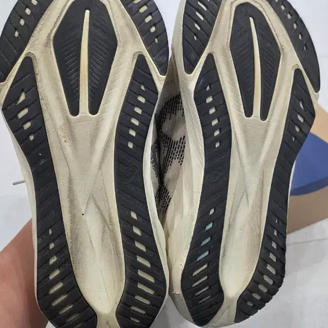 Asics NovaBlast 5 Running Shoes - Size 275, Lightly Used thumbnail 5