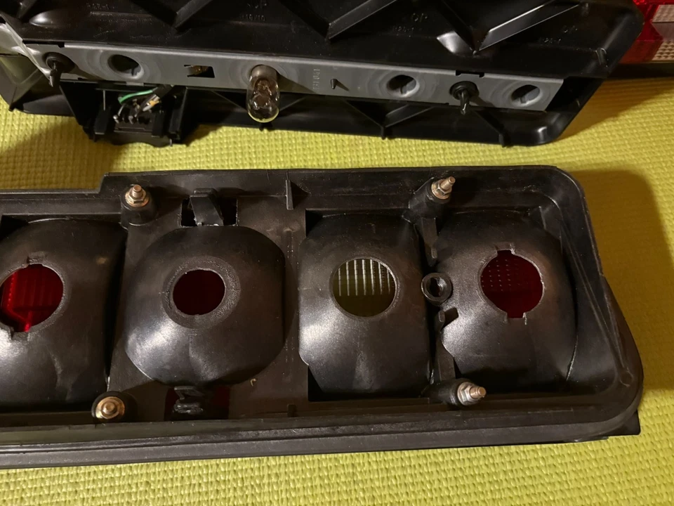 Mercedes Benz W201 190E 190D Cclass CCLASS genuine TAIL LIGHT SET M19 AMG L-46 Foto 2 de 4