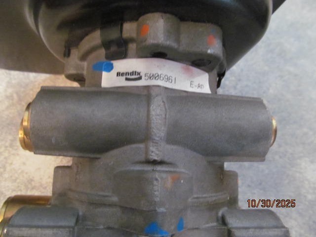 Bendix E8-p Air Brake Valve Control & Mount Kit 5006961 for sale