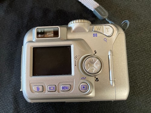 (2) Nikon COOLPIX L11 2100 6MP Digital Cameras w/1 Memory Card & (2) Cables - Picture 2 of 21