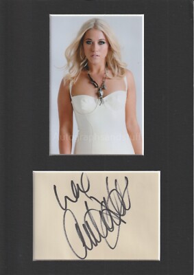 Amelia Lily handsigniert A4 Mount, Autogrammseite, The X Factor, Big Brother (B)