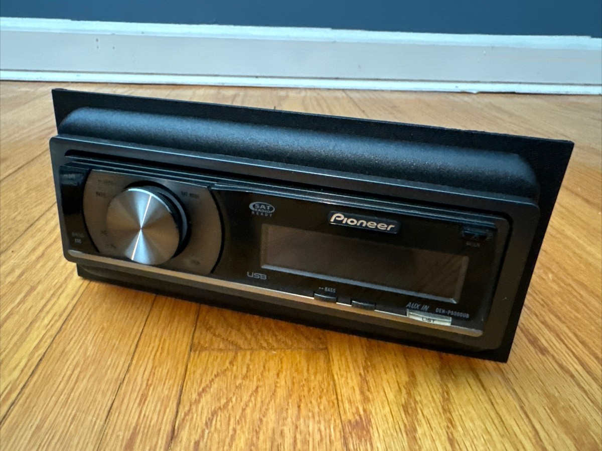 Pioneer DEH-P5000UB CD Player In Dash Receiver With Original Box