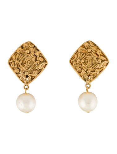 CHANEL Earrings 70s 80s Gripoix Goossens Pearl Gold plated Clip Vintage gyuh