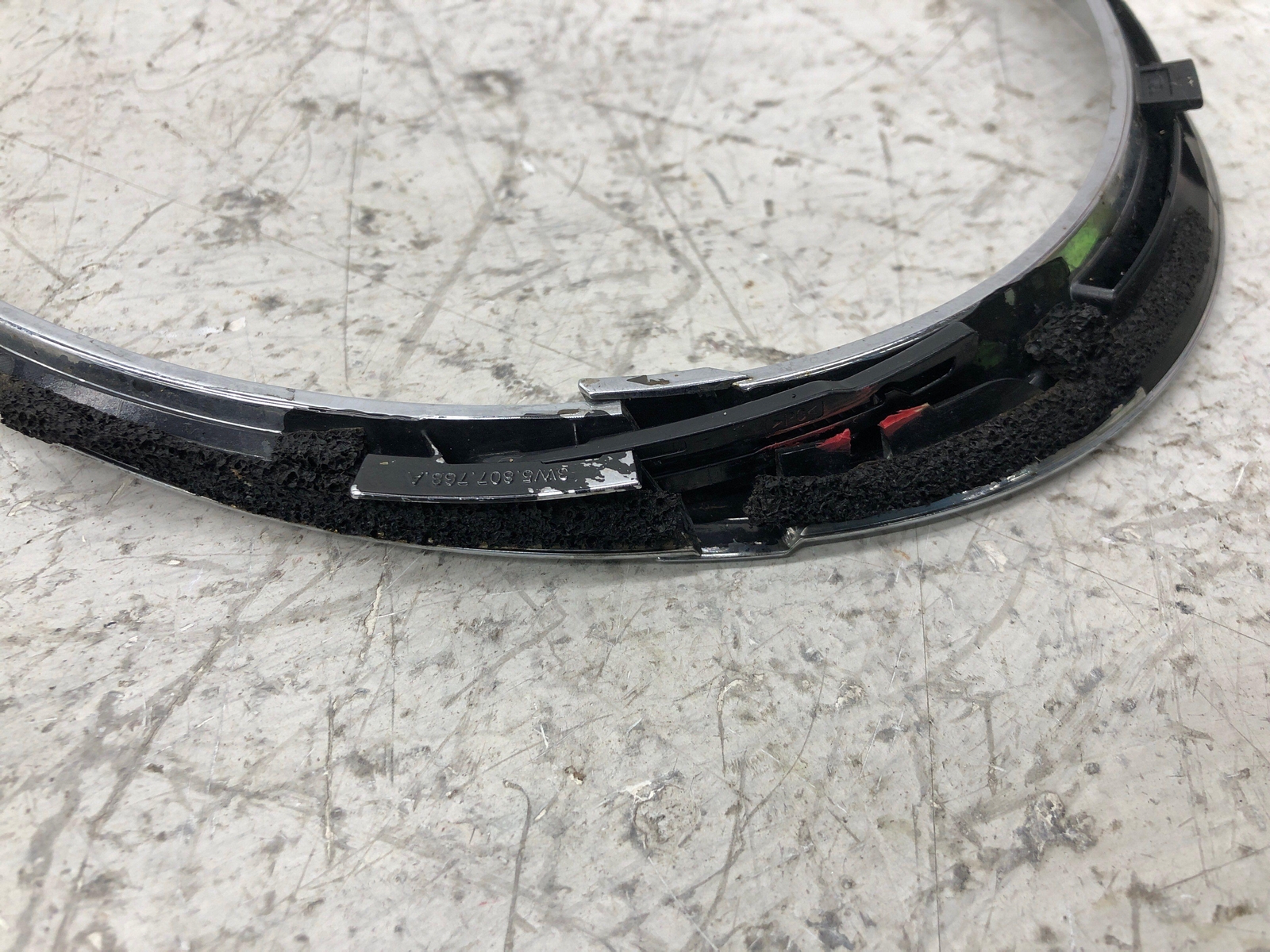 2006-2012 BENTLEY CONTINENTAL FRONT RIGHT HEADLIGHT TRIM *BROKEN TABS 3W5807768A
