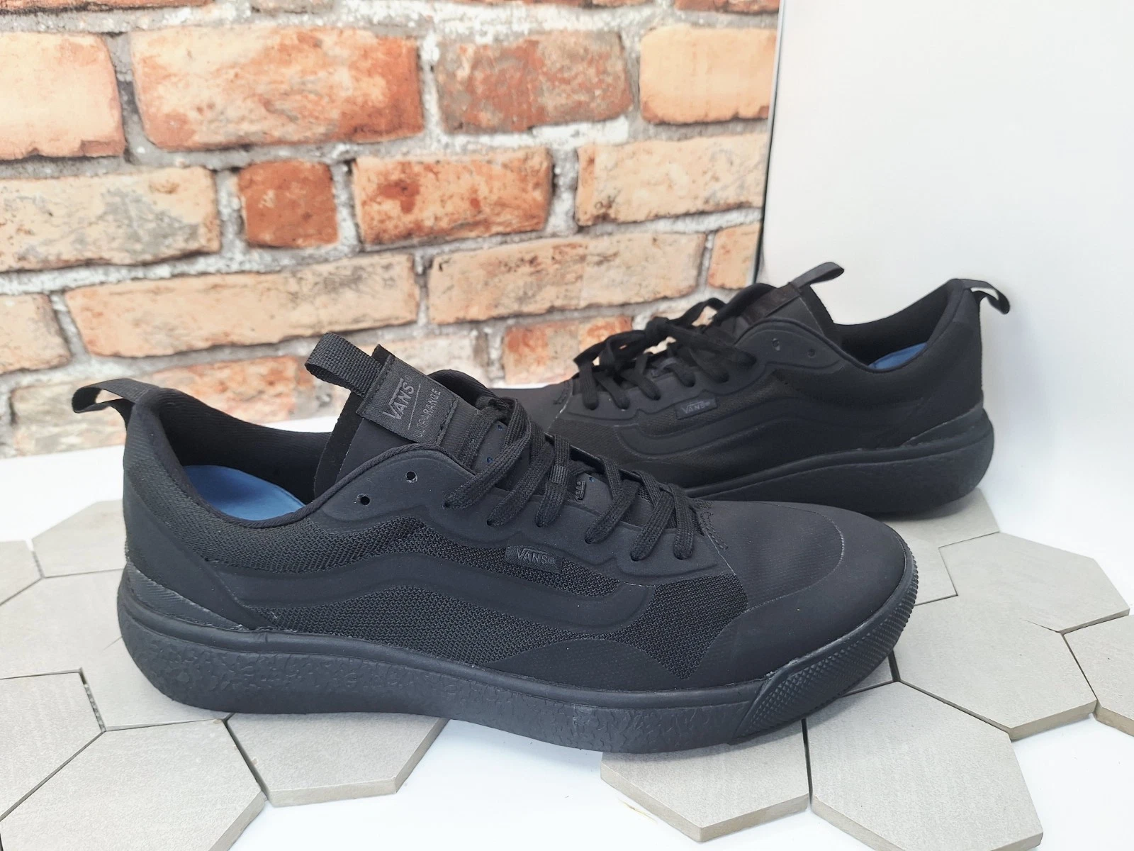 VANS UltraRange EXO Triple Black Low Top Shoes VN0A4U1KBJ4 Men's Size 12 NEW