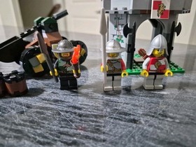100% Complete LEGO Kingdoms 7948 Outpost Attack Castle w/instructions 