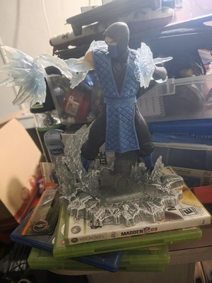Diamond Select Toys Gallery Diorama Mortal Kombat 11 Sub-Zero PVC