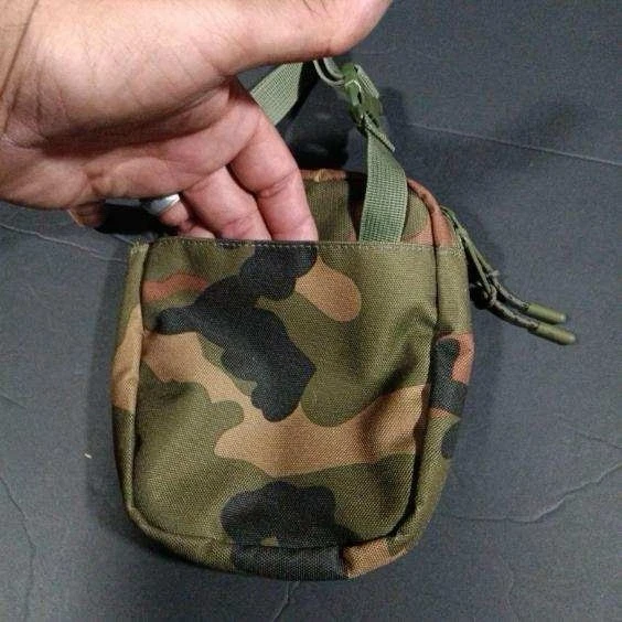 Herschel Mini 5”Crossbody Nylon  Crosshatch Dual Zip Front Pouch Strap Camo - Image 2 of 4