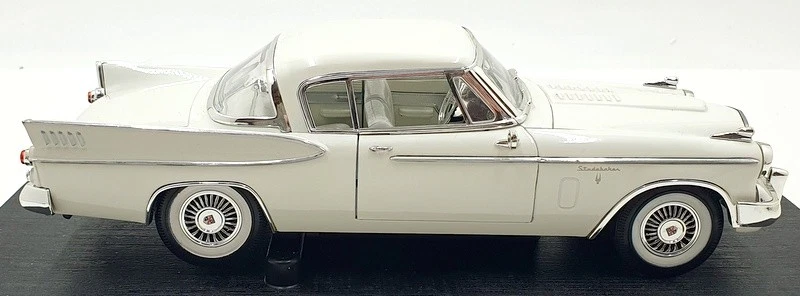 Anson 1/18 Scale Diecast 30384 - 1957 Studebaker Golden Hawk - White - Image 4 of 4