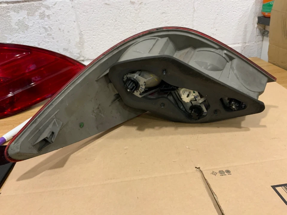 LUZ TRASERA DERECHA MERCEDES-BENZ CLASE R R320 W251 A2518201664 Foto 4 de 4