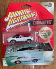 Johnny Lightning 1967 67 C2 Chevy Chevrolet Corvette Roadster w/ Bonus Tin