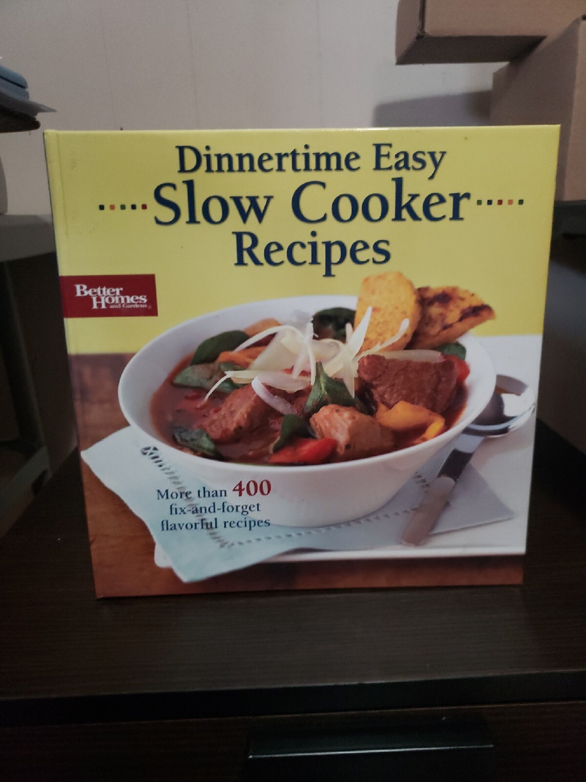 Better Homes and Gardens Dinnertime Easy Slow Cooker Recipes by Lois
