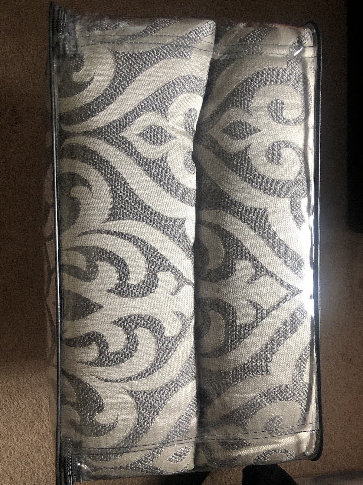 J. Queen New York Tribeca 4 PC Queen Comforter Set Grey 550 BRAND NEW