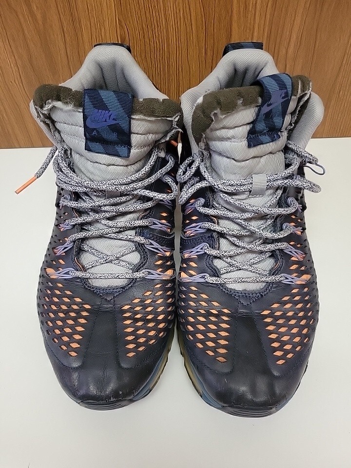 Nike Air Athletics Shoes  Size 10 . Multicolor