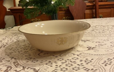 Lenox Ivory Avon Presidents Club 1980 Gold Trim Round Centerpiece Serving Bowl