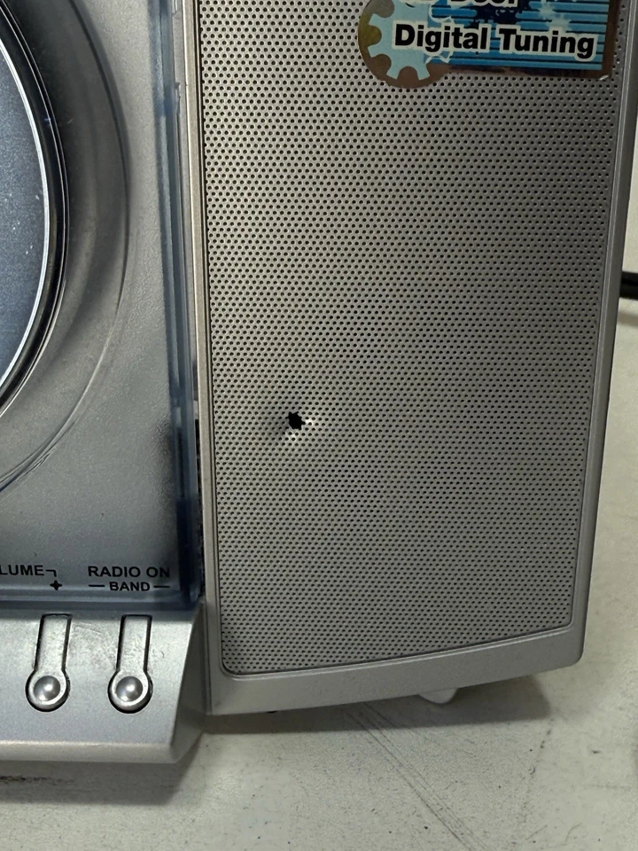 RCA Stereo CD Player w/ Digital AM/FM Tuning Clock Radio RP3755A  - Image 3 of 4