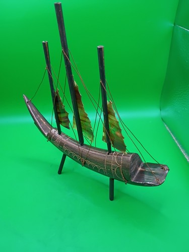 Vintage Hand-Carved Decorative Sailboat Made From Animal Horn - Picture 5 of 6
