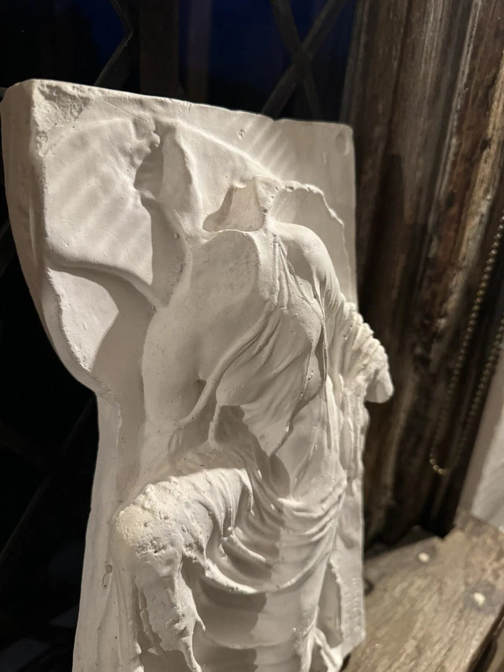 Sandalia Nike Arquitectónica Salvamento/Decorativa Antigua. Yeso fundido Foto 3 de 3