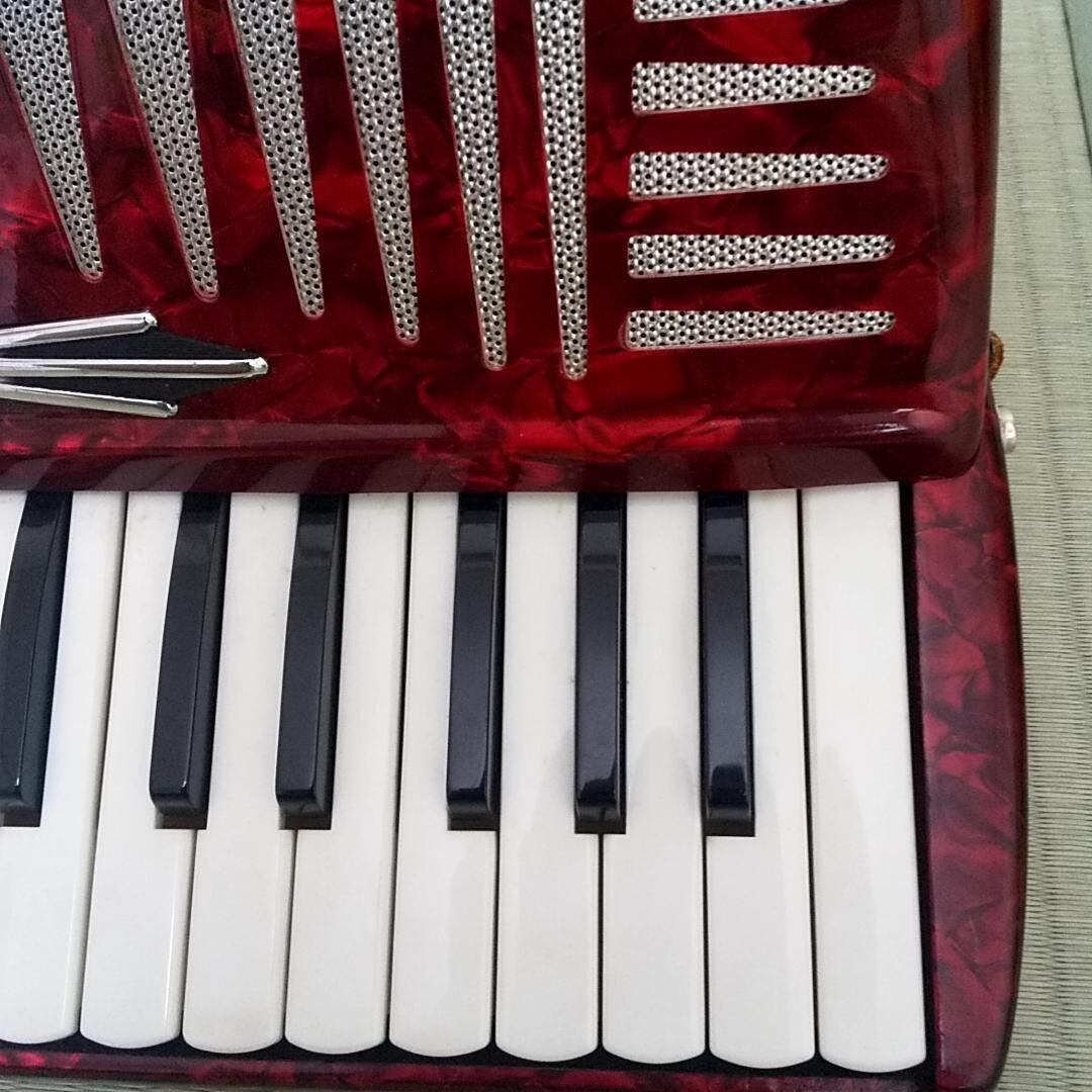 YAMAHA Accordion 32 Keyboard 21 Bass Red Used Tested | eBay
