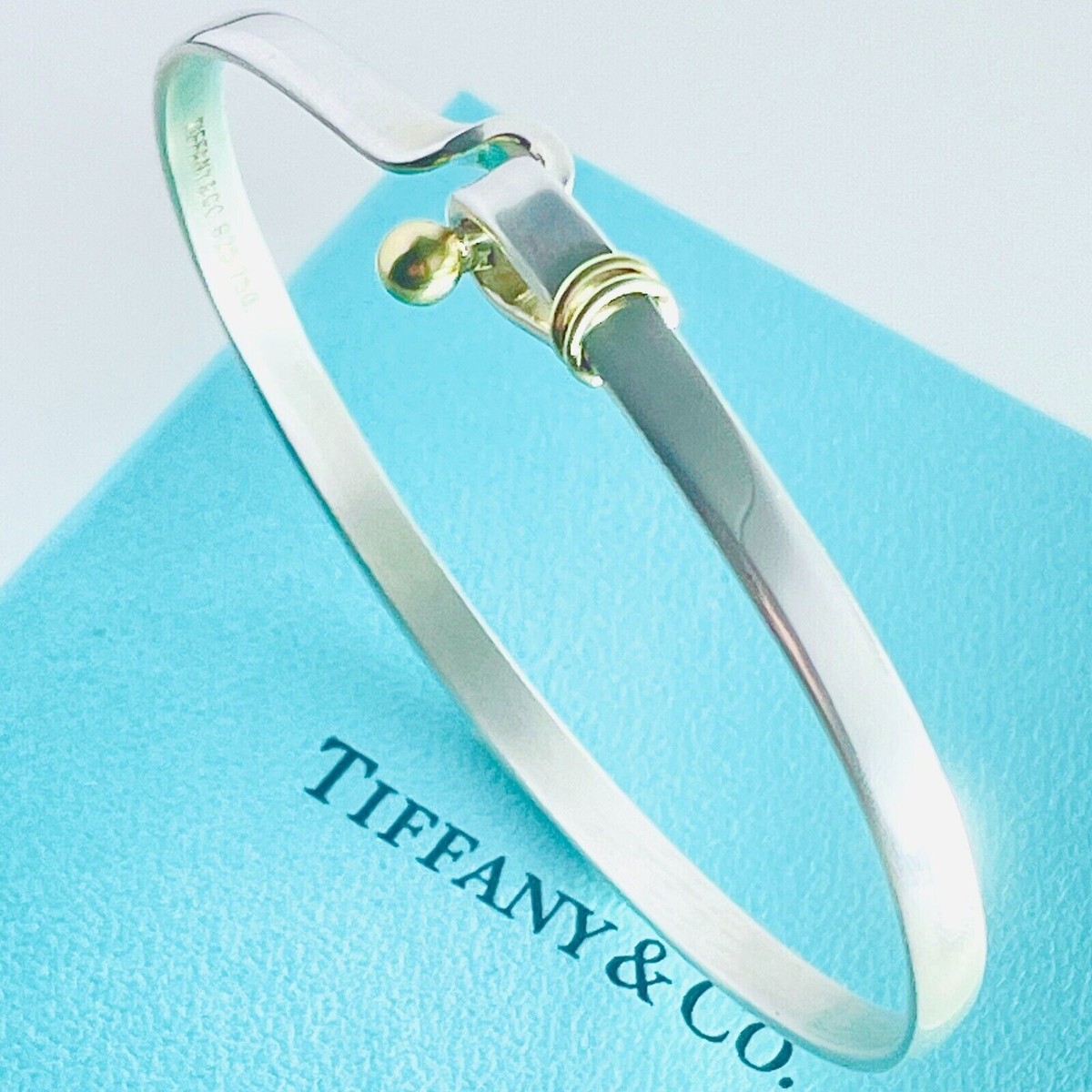 Tiffany & Co. Hook & Eye Bangle Bracelet 18K Yellow Gold 750