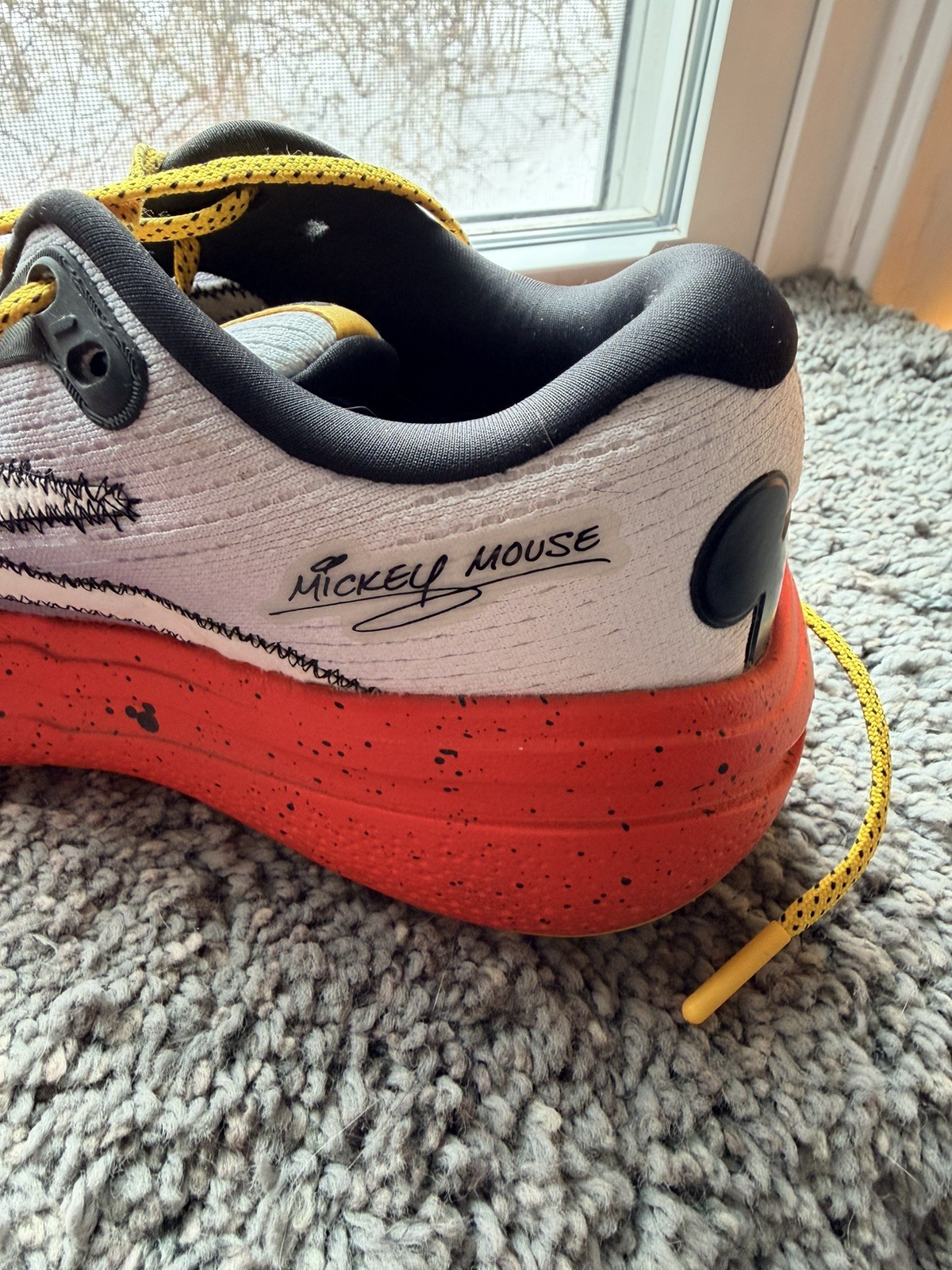 Brooks Ghost Max 2 Mickey Mouse Women's Sneakers Black Red White Yellow thumbnail 10